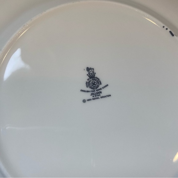Royal Doulton Fine China Replacement Jillian H5193 8” Salad Plate - Picture 5 of 6